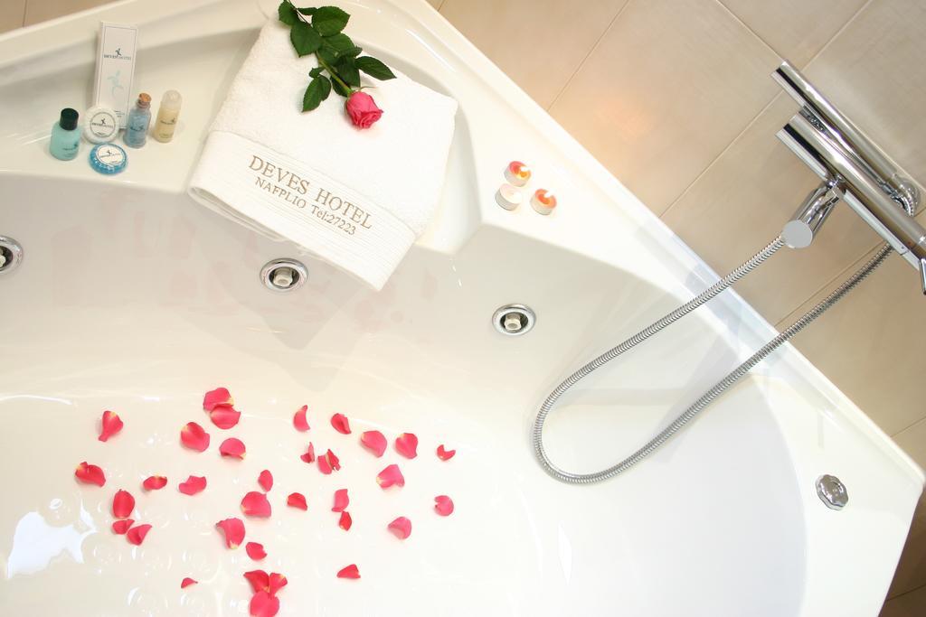 Deves Hotel نافبليو الغرفة الصورة