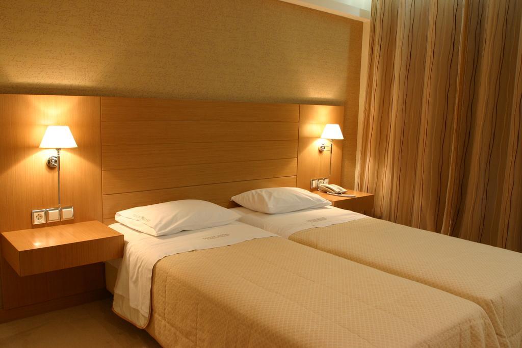 Deves Hotel نافبليو الغرفة الصورة